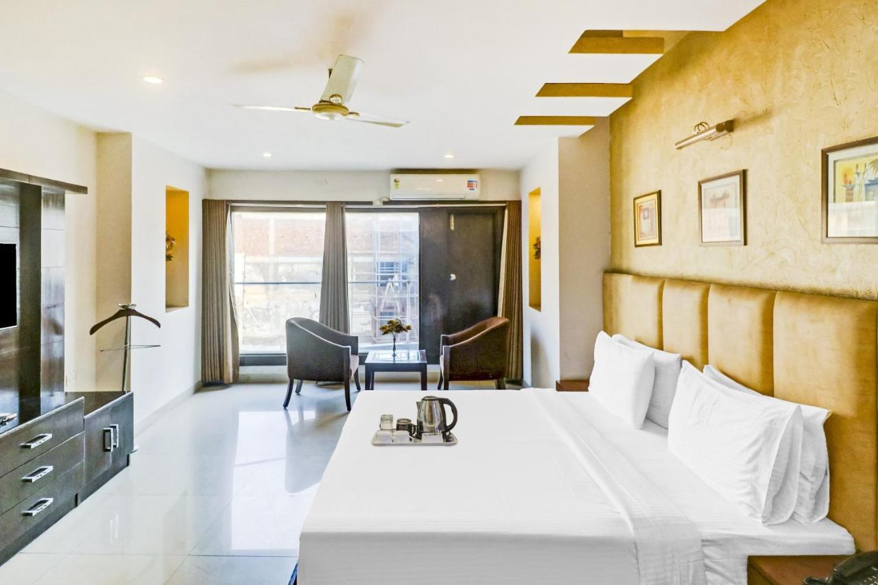 Townhouse 517 La Sapphire Near Delhi Airport Hotel New Delhi Bagian luar foto