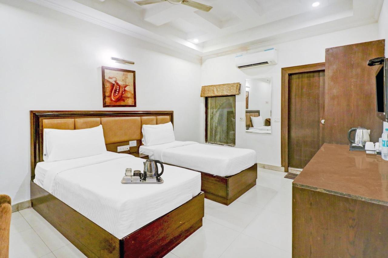 Townhouse 517 La Sapphire Near Delhi Airport Hotel New Delhi Bagian luar foto