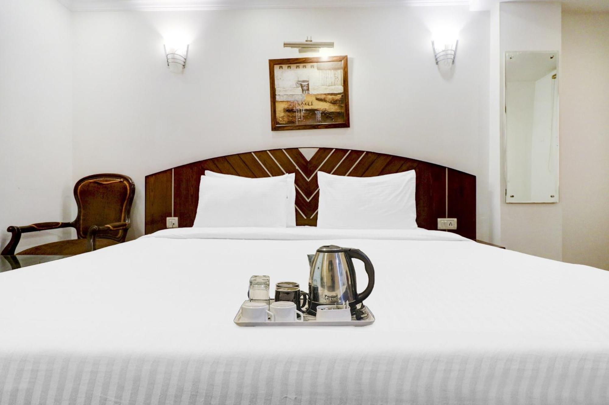 Townhouse 517 La Sapphire Near Delhi Airport Hotel New Delhi Bagian luar foto