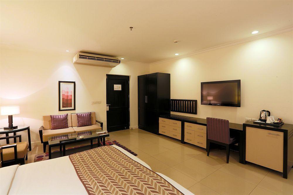 Townhouse 517 La Sapphire Near Delhi Airport Hotel New Delhi Bagian luar foto